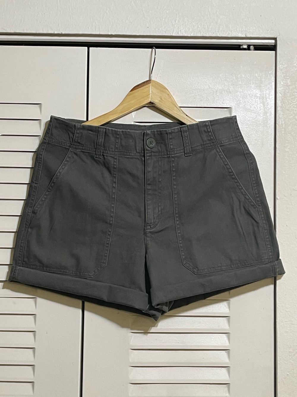 Eddie Bauer Women’s Utility Cotton Canvas Short Olive Green NWT Size 4